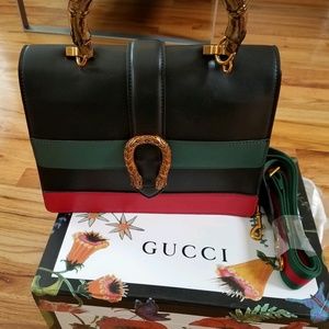 Meet your Posher, Linda